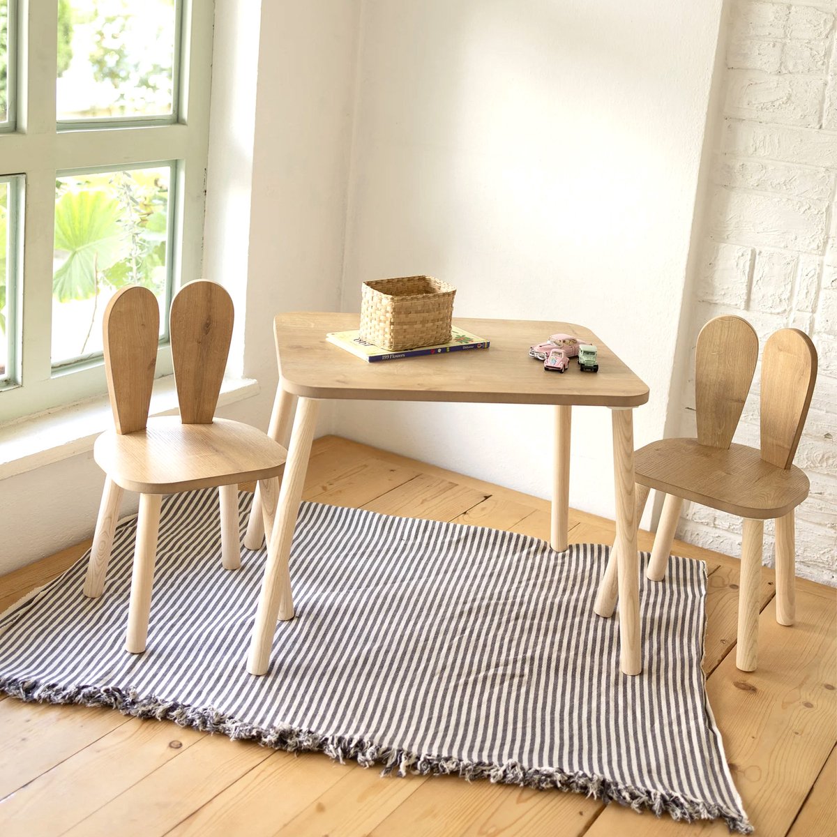 COZYCOLLECTIONS Kindertisch-Set mit Tiermotiv-Stühlen aus Naturholz