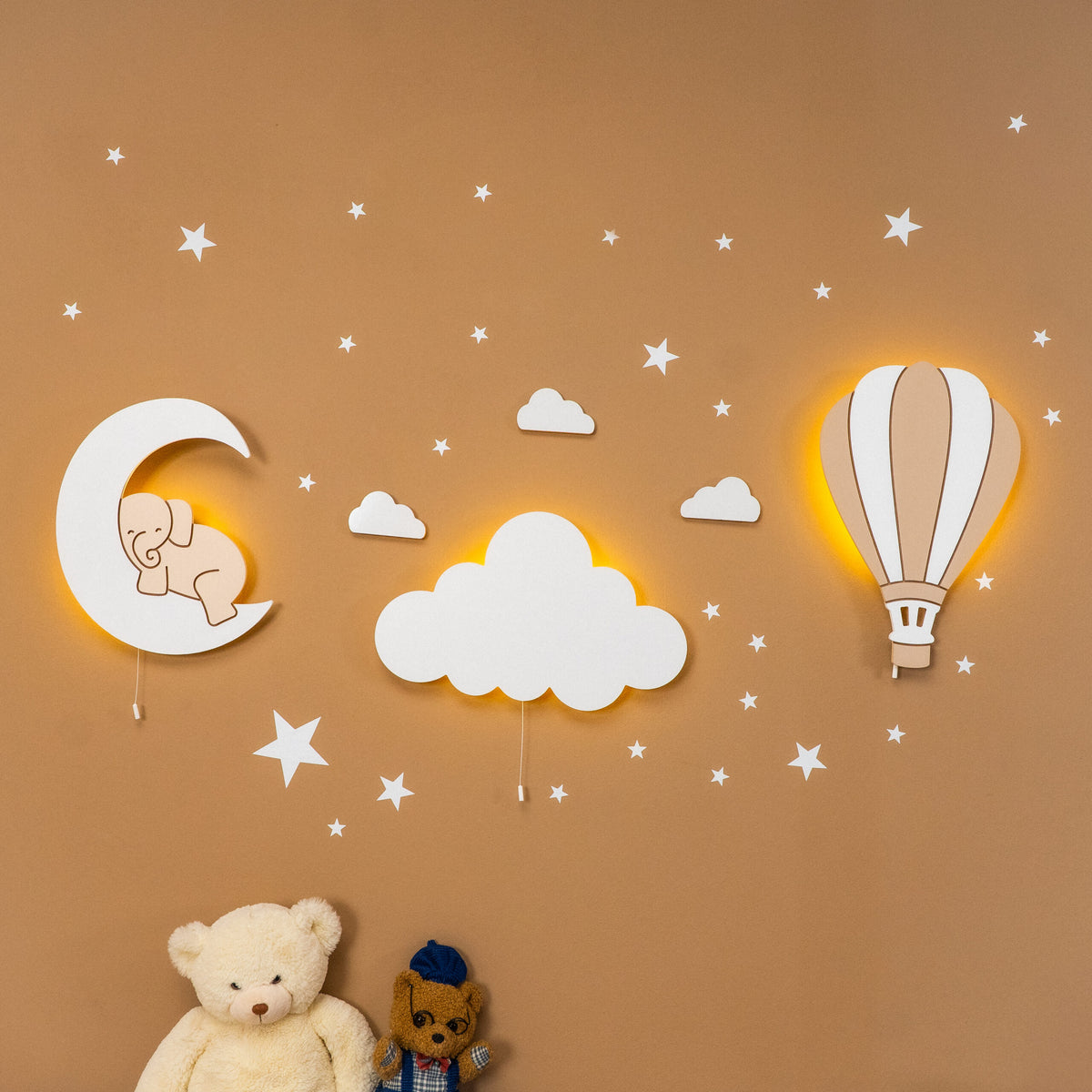 Cozy Collections Handbemaltes LED-Wandnachtlicht „Elefant auf dem Mond“ aus Massivholz – 8 mm, 9V batteriebetrieben, Varianten & Set