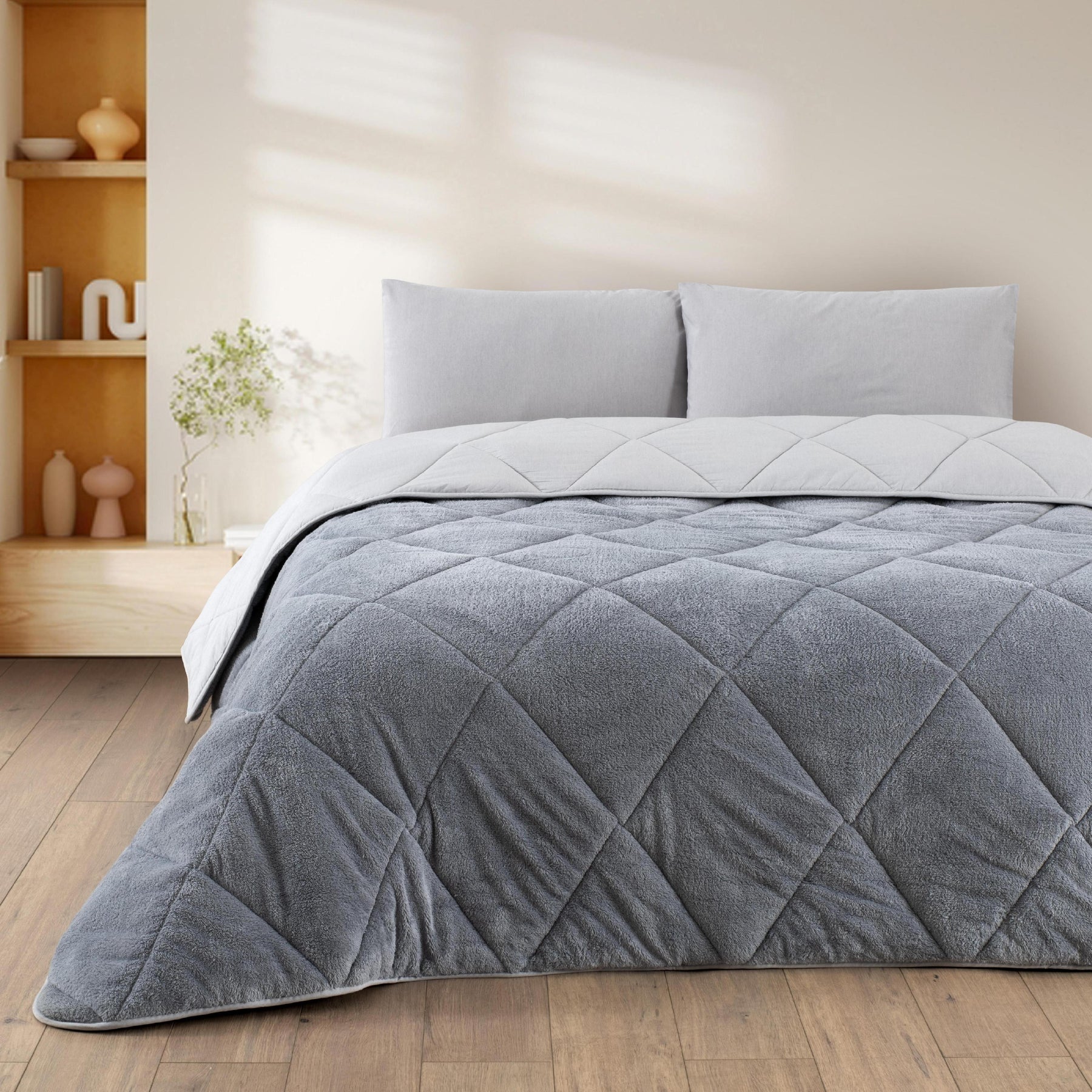 Wellsoft Bettdecke Grau 155x220 cm - Wendbare Ganzjahresdecke, Doppelseitiges Steppbett mit 300 g/m² Füllung, Weich & Pflegeleicht