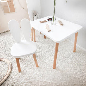 COZYCOLLECTIONS Kindertisch-Set mit Tiermotiv-Stühlen aus Naturholz