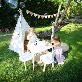 COZYCOLLECTIONS Kindertisch-Set mit Tiermotiv-Stühlen aus Naturholz