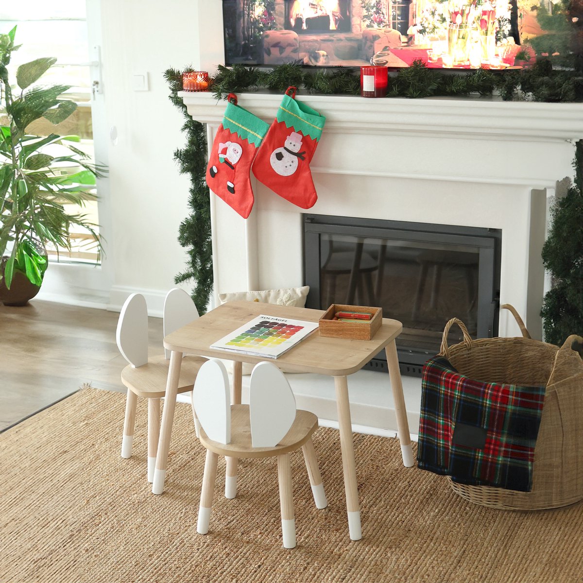COZYCOLLECTIONS Kindertisch-Set mit Tiermotiv-Stühlen aus Naturholz