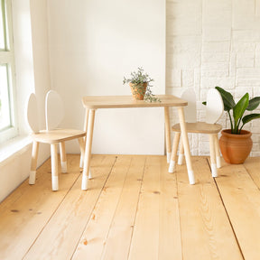 COZYCOLLECTIONS Kindertisch-Set mit Tiermotiv-Stühlen aus Naturholz