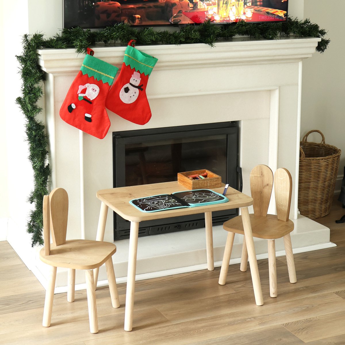 COZYCOLLECTIONS Kindertisch-Set mit Tiermotiv-Stühlen aus Naturholz