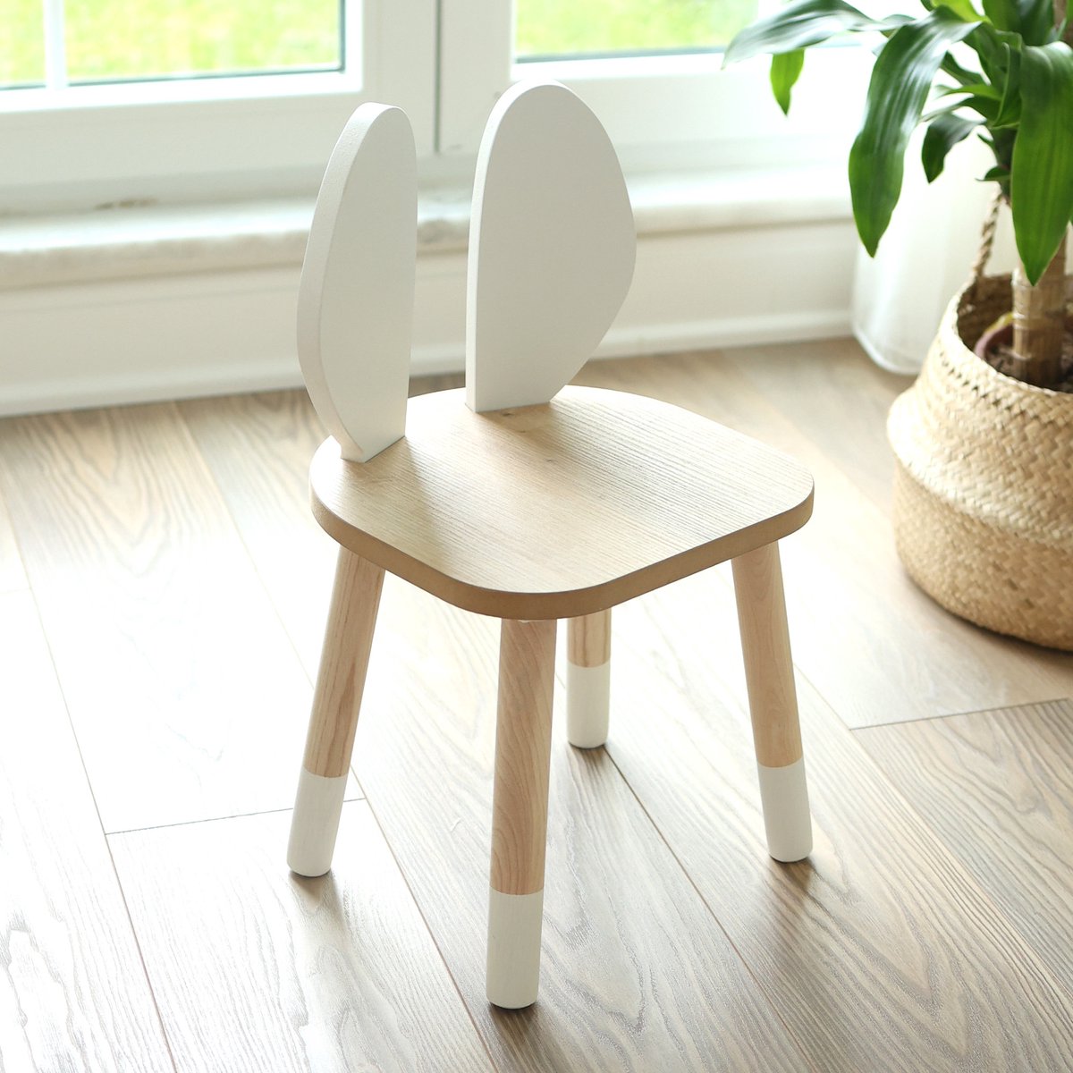 COZYCOLLECTIONS Kindertisch-Set mit Tiermotiv-Stühlen aus Naturholz