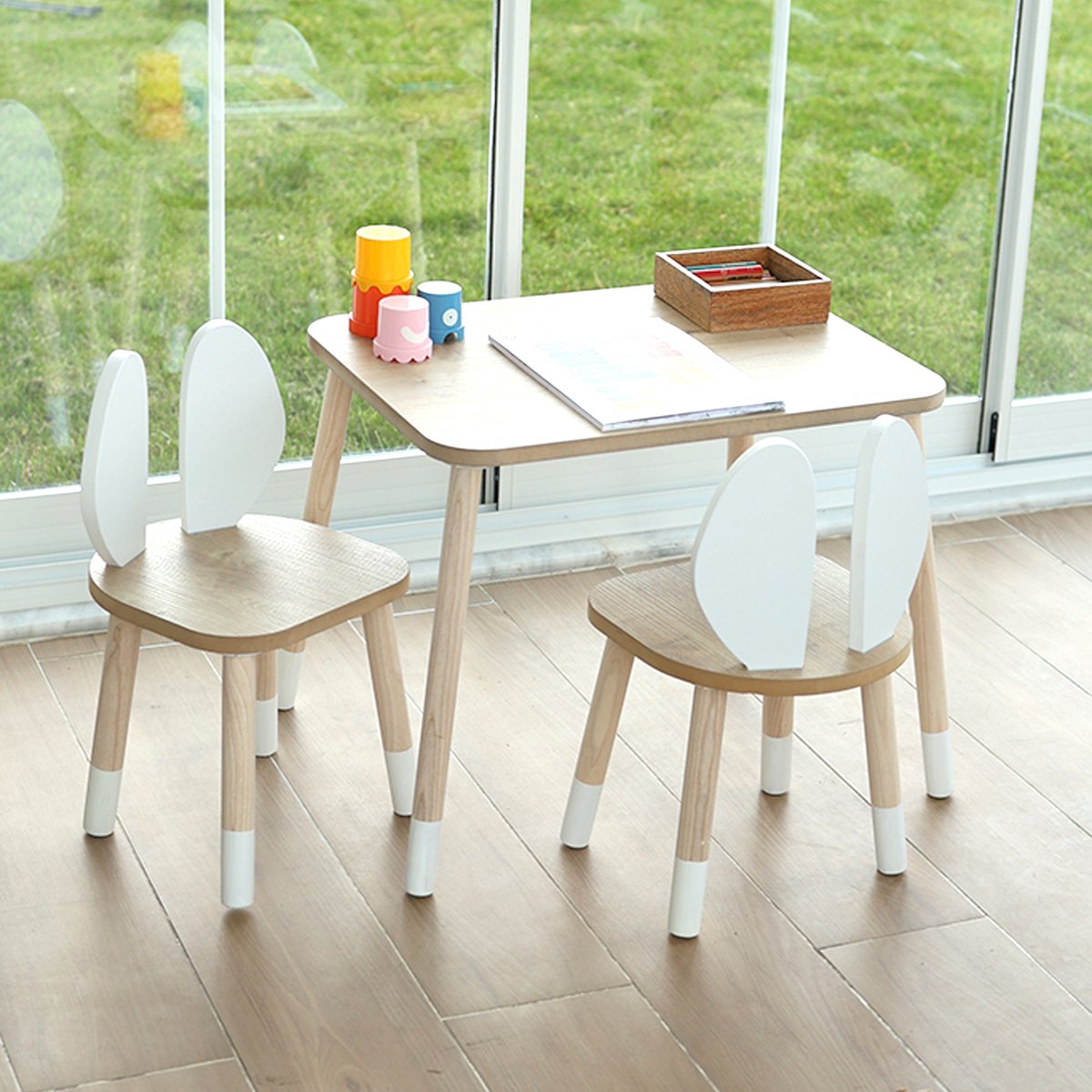 COZYCOLLECTIONS Kindertisch-Set mit Tiermotiv-Stühlen aus Naturholz