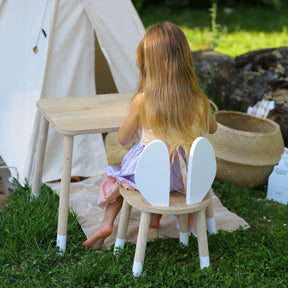 COZYCOLLECTIONS Kindertisch-Set mit Tiermotiv-Stühlen aus Naturholz