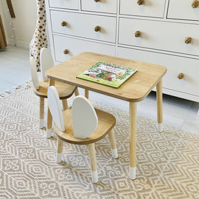 COZYCOLLECTIONS Kindertisch-Set mit Tiermotiv-Stühlen aus Naturholz