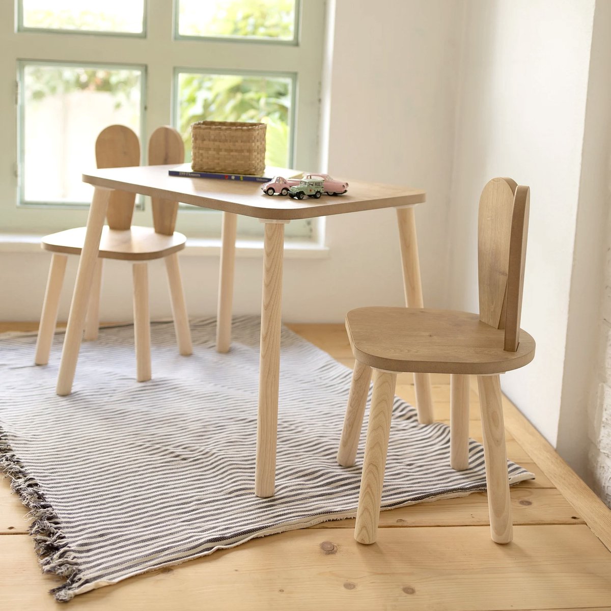 COZYCOLLECTIONS Kindertisch-Set mit Tiermotiv-Stühlen aus Naturholz