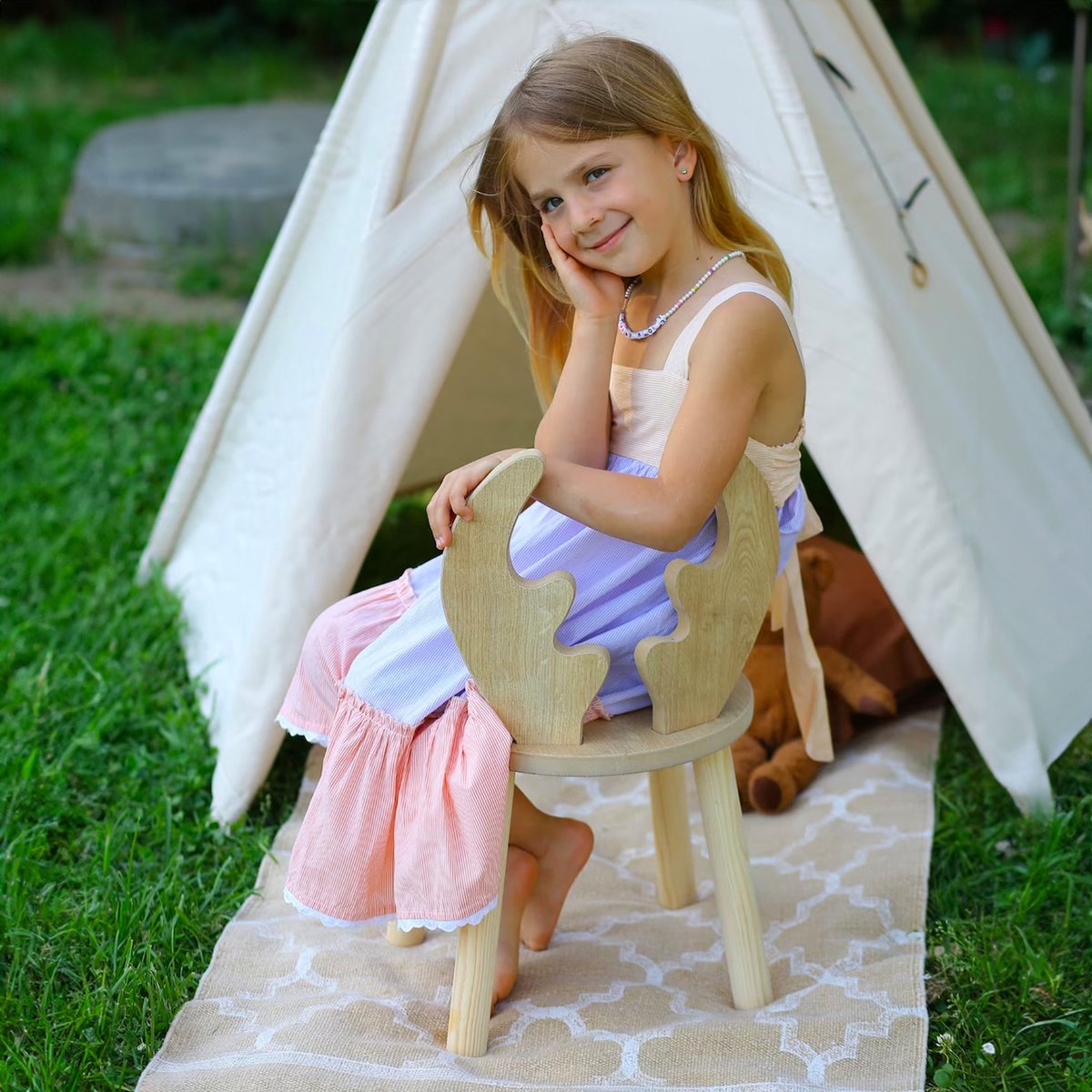 COZYCOLLECTIONS Kindertisch-Set mit Tiermotiv-Stühlen aus Naturholz
