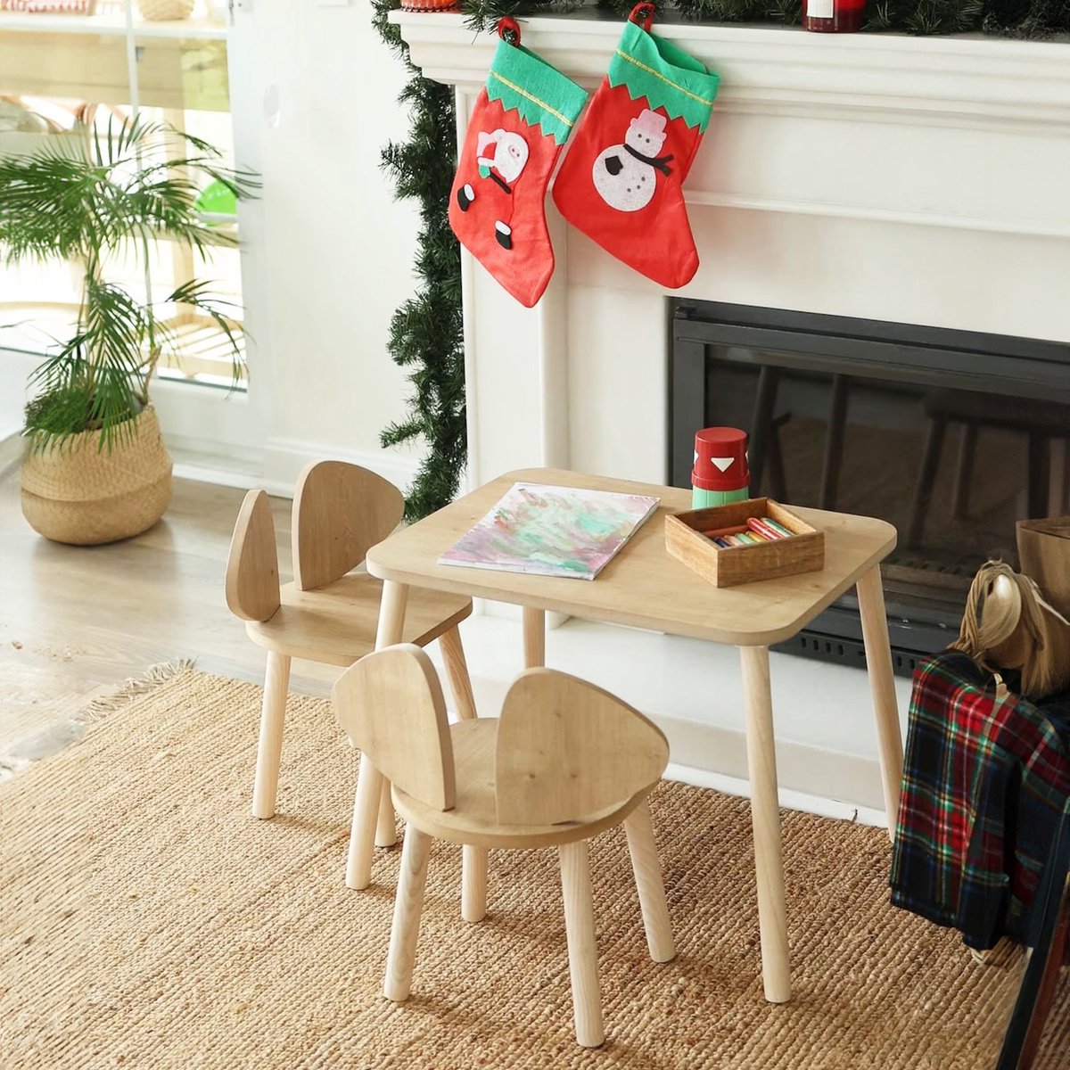 COZYCOLLECTIONS Kindertisch-Set mit Tiermotiv-Stühlen aus Naturholz