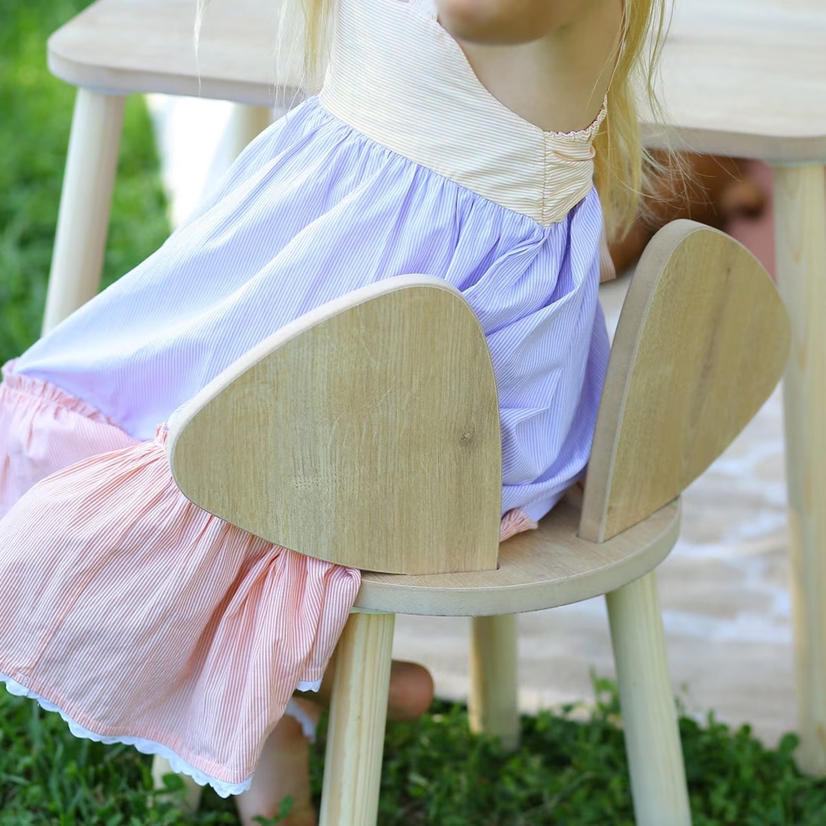 COZYCOLLECTIONS Kindertisch-Set mit Tiermotiv-Stühlen aus Naturholz