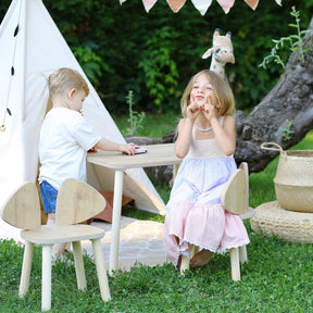 COZYCOLLECTIONS Kindertisch-Set mit Tiermotiv-Stühlen aus Naturholz