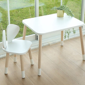 COZYCOLLECTIONS Kindertisch-Set mit Tiermotiv-Stühlen aus Naturholz
