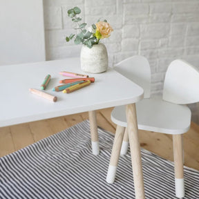COZYCOLLECTIONS Kindertisch-Set mit Tiermotiv-Stühlen aus Naturholz