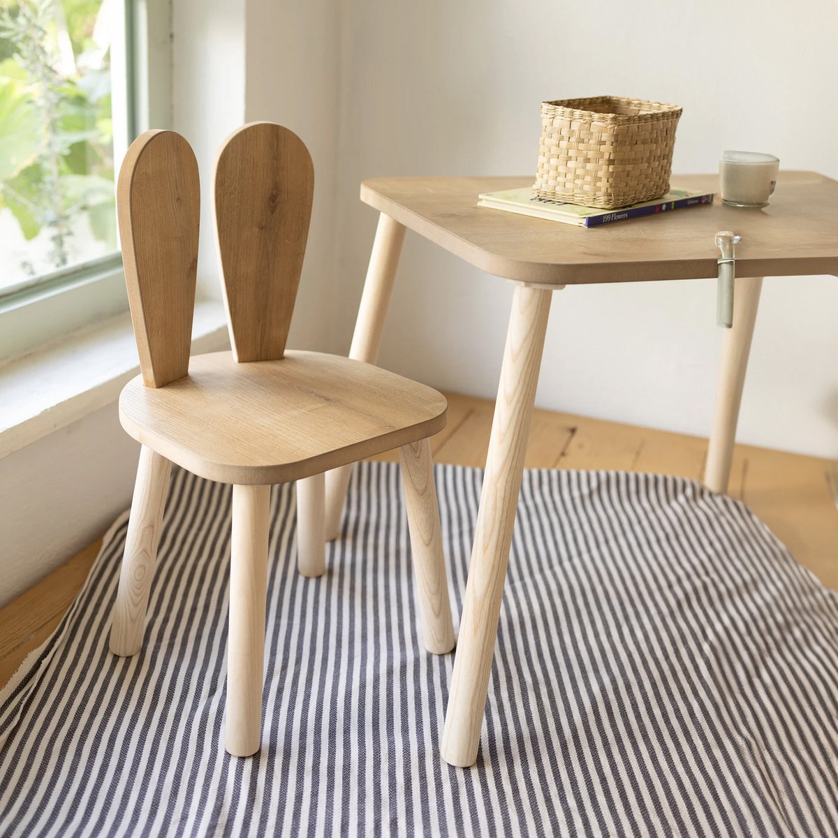 COZYCOLLECTIONS Kindertisch-Set mit Tiermotiv-Stühlen aus Naturholz