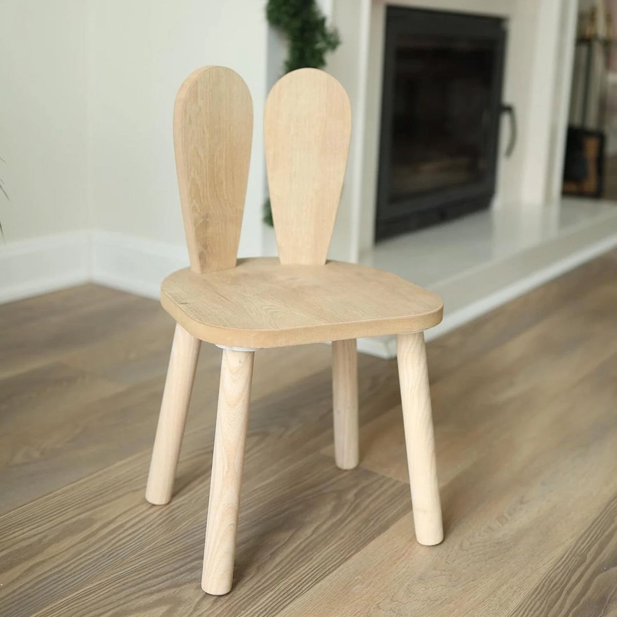 COZYCOLLECTIONS Kindertisch-Set mit Tiermotiv-Stühlen aus Naturholz