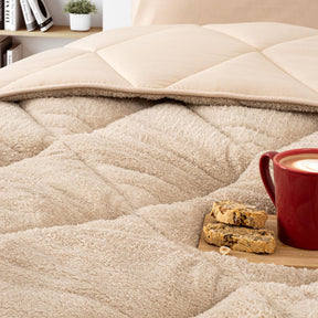 Wellsoft Bettdecke Beige 200x200 cm - Wendbare Ganzjahresdecke, Doppelseitiges Steppbett mit 300 g/m² Füllung, Weich & Pflegeleicht