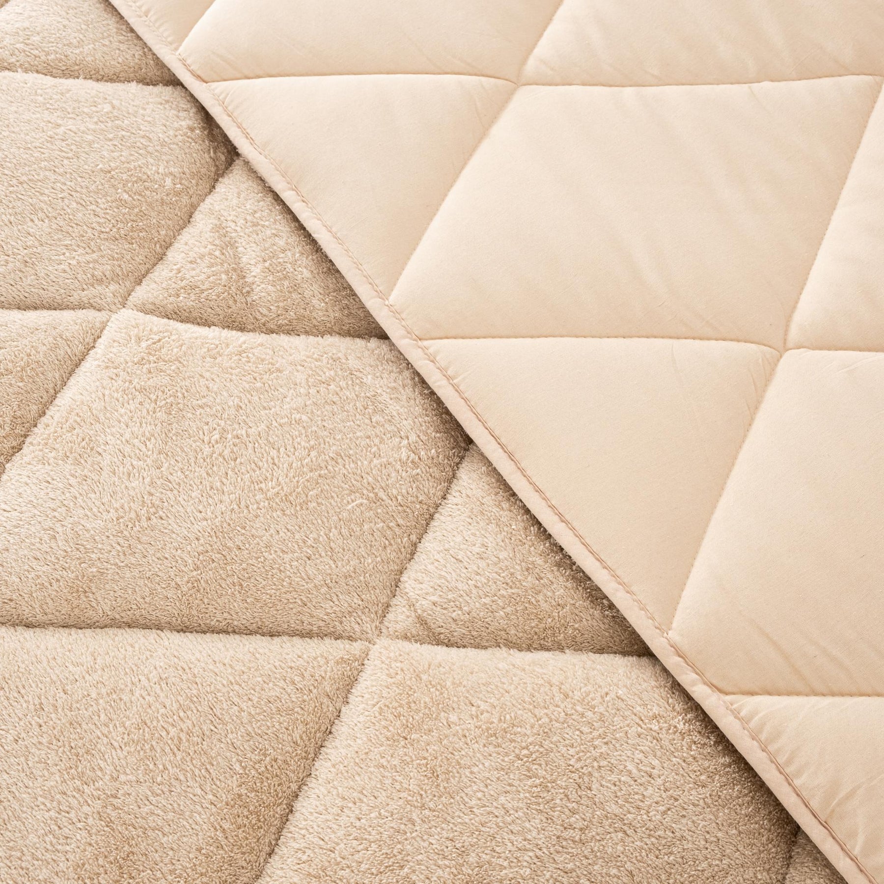Wellsoft Bettdecke Beige 200x200 cm - Wendbare Ganzjahresdecke, Doppelseitiges Steppbett mit 300 g/m² Füllung, Weich & Pflegeleicht