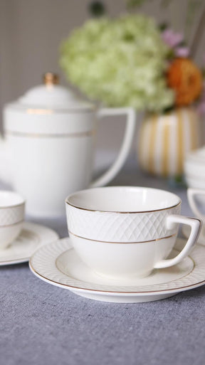 Wilmax Teetasse mit Untertasse 240 ml Weiß Goldrand Porzellan 4er Set WL-880102404/AB4