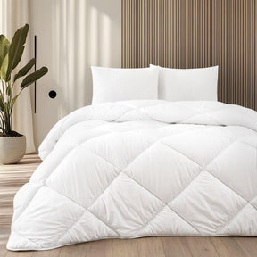 Mikrofaser Bettdecke Weiß, 155x220 cm, Leichtes Steppbett - Atmungsaktive Ganzjahresdecke aus Mikrofaser, Waschbare Bettdecke, 300 gr/m2 Faserfüllung