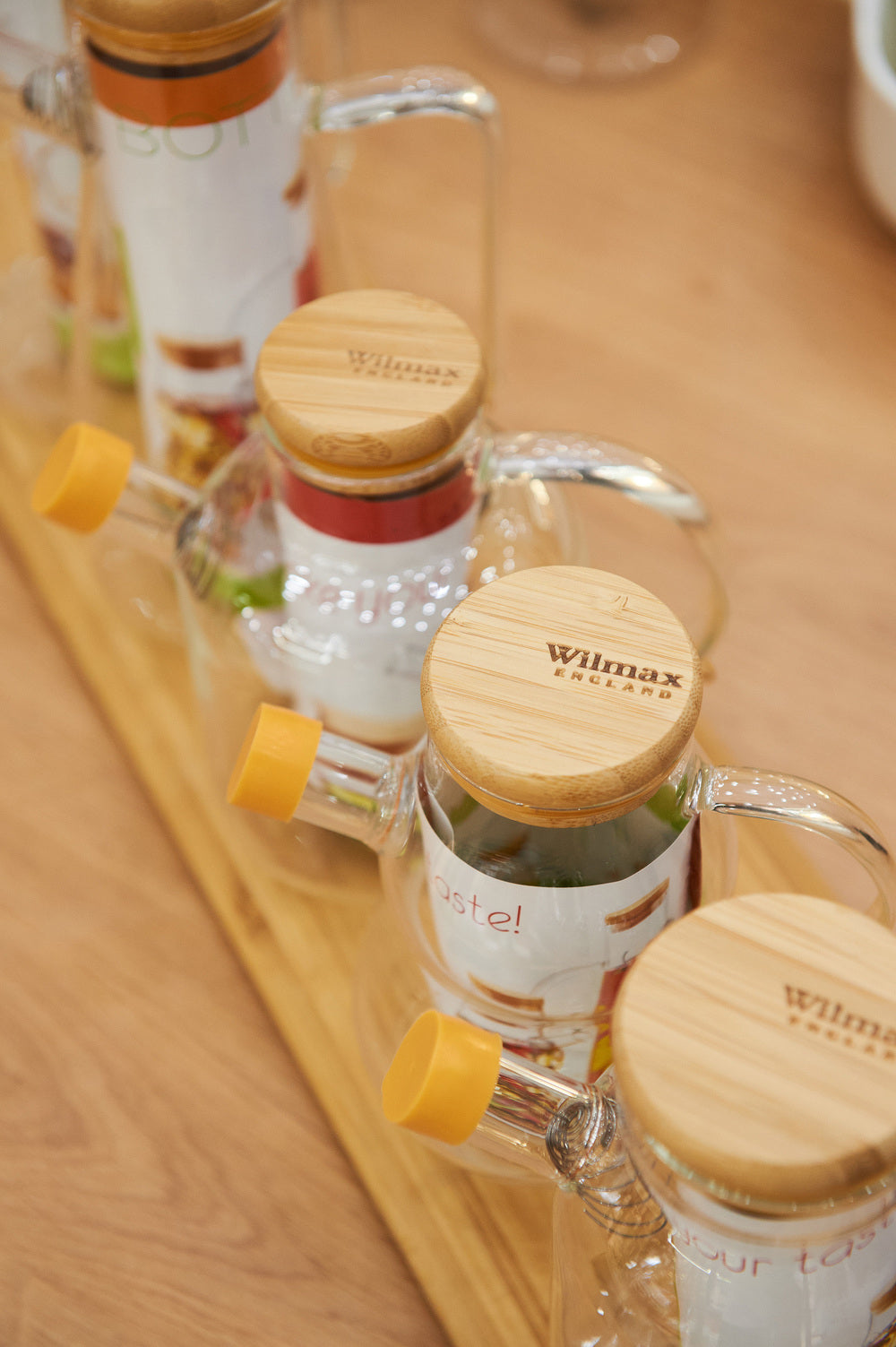 Wilmax Ölflasche 450 ml Glas mit Ausgießer und Filter WL-888961/A