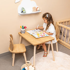 COZYCOLLECTIONS Kindertisch-Set mit Tiermotiv-Stühlen aus Naturholz