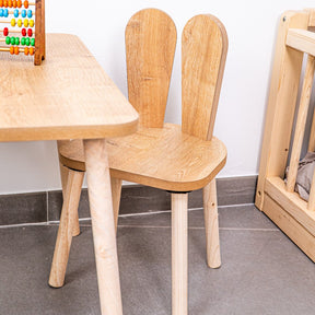 COZYCOLLECTIONS Kindertisch-Set mit Tiermotiv-Stühlen aus Naturholz