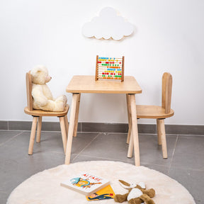 COZYCOLLECTIONS Kindertisch-Set mit Tiermotiv-Stühlen aus Naturholz