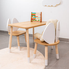 COZYCOLLECTIONS Kindertisch-Set mit Tiermotiv-Stühlen aus Naturholz