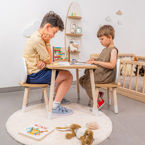 COZYCOLLECTIONS Kindertisch-Set mit Tiermotiv-Stühlen aus Naturholz