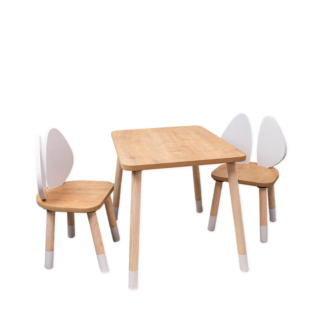 COZYCOLLECTIONS Kindertisch-Set mit Tiermotiv-Stühlen aus Naturholz