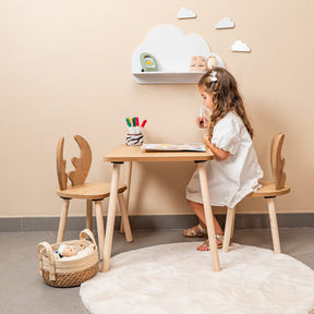 COZYCOLLECTIONS Kindertisch-Set mit Tiermotiv-Stühlen aus Naturholz