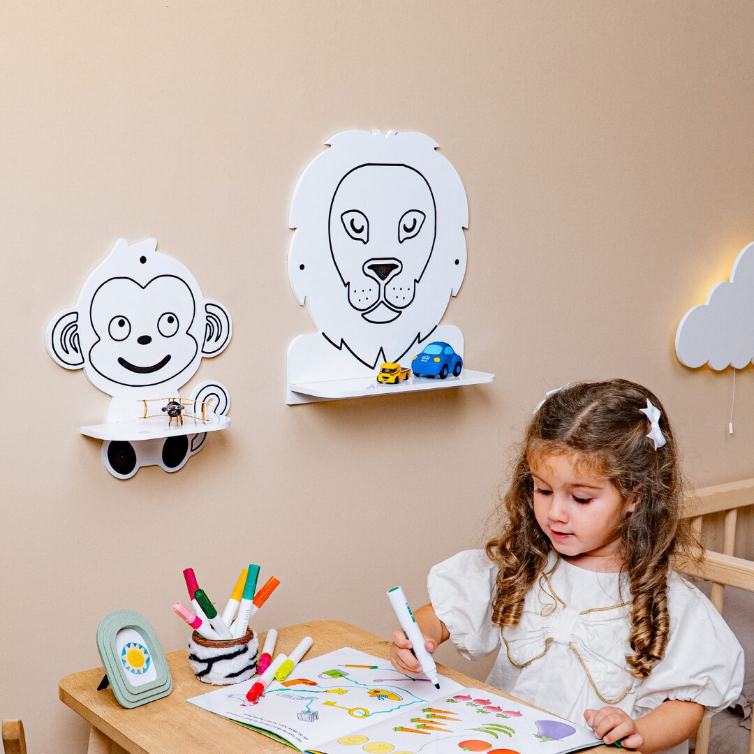 Cozy Collections Wandregal-Set für Kinder mit 3 Safaritieren aus Naturholz – Löwe, Affe & Giraffe, Schwarz-Weiß, 3er-Set