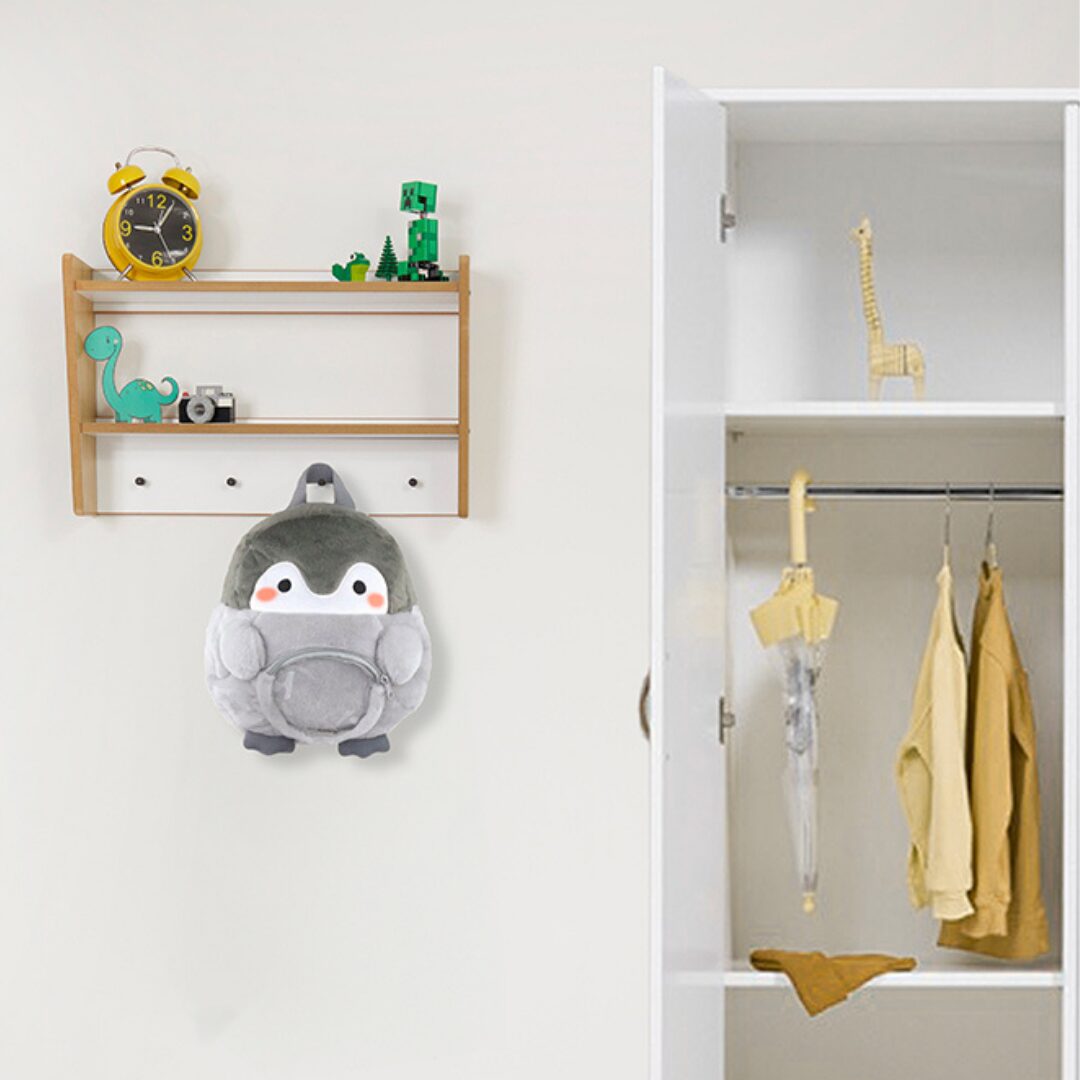 Cozy Collections Wandregal für Kinder mit Haken „Montessori-Kranich“ – Naturholz/Weiß, 2 Ablagen, 10 kg, H30 × B47 × T14 cm