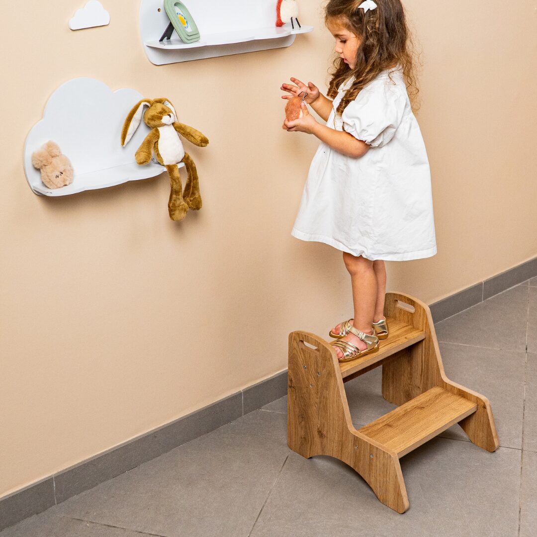 Cozy Collections Montessori-Tritthocker aus Naturholz mit 2 Stufen – bis 70 kg, 38 × 37 × 38 cm, für Kinder 18 Monate–6 Jahre