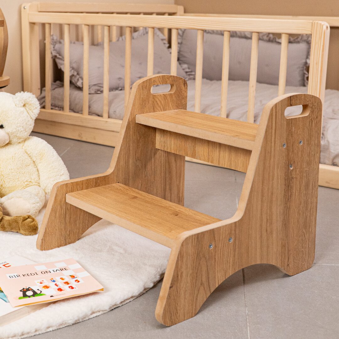 Cozy Collections Montessori-Tritthocker aus Naturholz mit 2 Stufen – bis 70 kg, 38 × 37 × 38 cm, für Kinder 18 Monate–6 Jahre