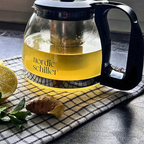 Nordic Schiller Lilac Glas Teekanne mit Deckel und Edelstahl-Sieb – 700 ml