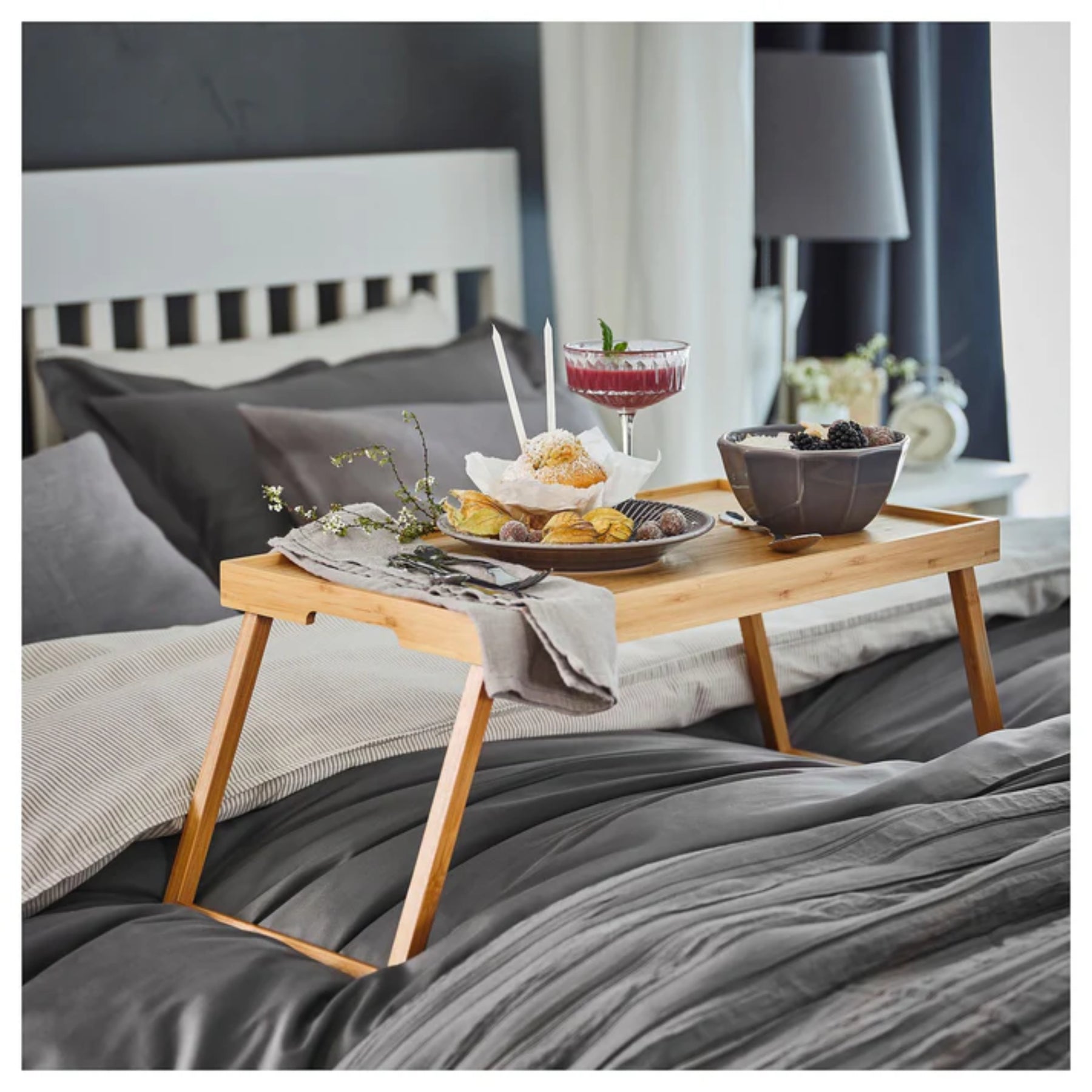 Erkugo Bett-Tablett aus Bambus mit klappbaren Beinen