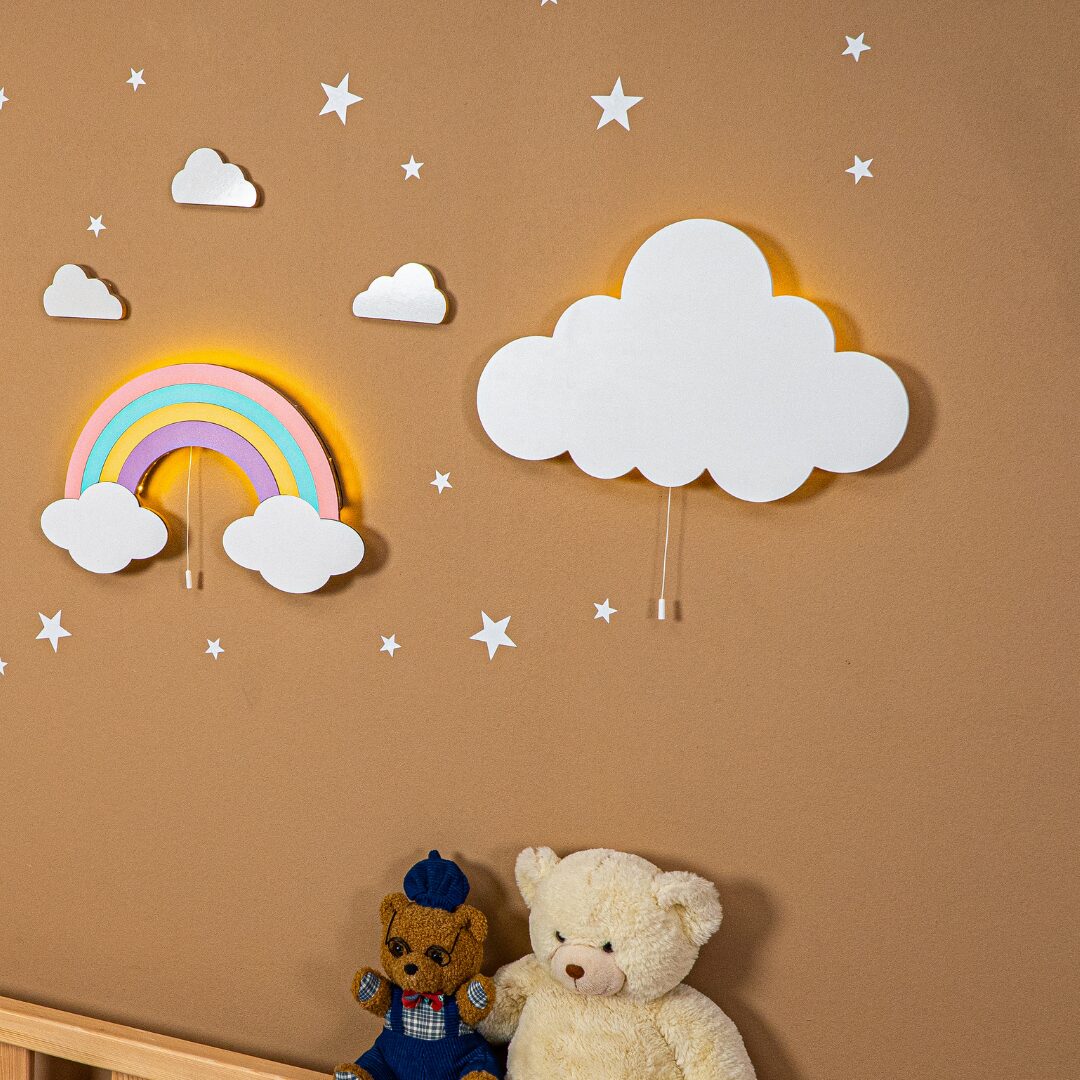 Cozy Collections Regenbogen LED-Wandnachtleuchte aus Holz mit handbemalten Wolken – 4 Pastellfarben, 9V batteriebetrieben, Set-Optionen
