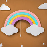 Cozy Collections Regenbogenfarbene LED-Wandnachtleuchte mit handbemalten Holzwolken (LED, Batteriebetrieb)