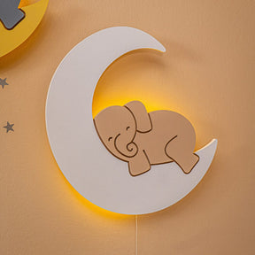Cozy Collections Handbemaltes LED-Wandnachtlicht „Elefant auf dem Mond“ aus Massivholz – 8 mm, 9V batteriebetrieben, Varianten & Set
