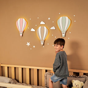 Cozy Collections Handbemalte LED-Wandleuchte in Form eines kappadokischen Heißluftballons aus Holz(LED, Batteriebetrieb)