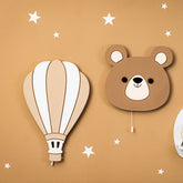 Cozy Collection Handbemalte LED-Wandleuchte Bär aus Holz – Kawaii-Design, 9V batteriebetrieben, Einzel/Set-Optionen