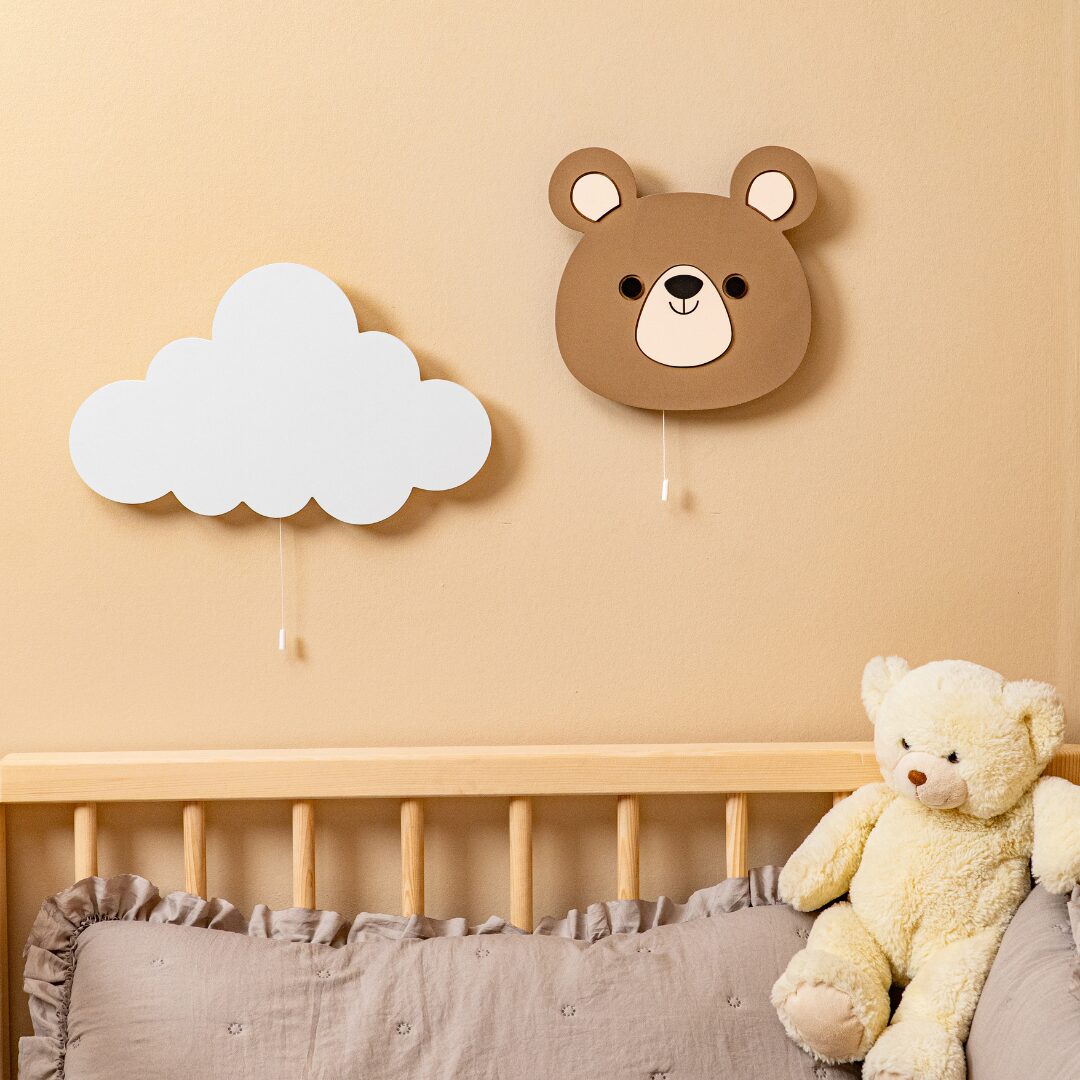 Cozy Collection Handbemalte LED-Wandleuchte Bär aus Holz – Kawaii-Design, 9V batteriebetrieben, Einzel/Set-Optionen
