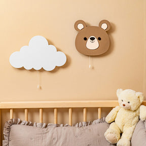 Cozy Collections Handbemalte Wandleuchte in Bärenform aus Holz (LED, Batteriebetrieb)