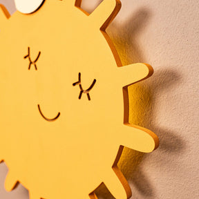 Cozy Collections – Gekröntes Sonnen-Nachtlicht aus Naturholz(LED, Batteriebetrieb)
