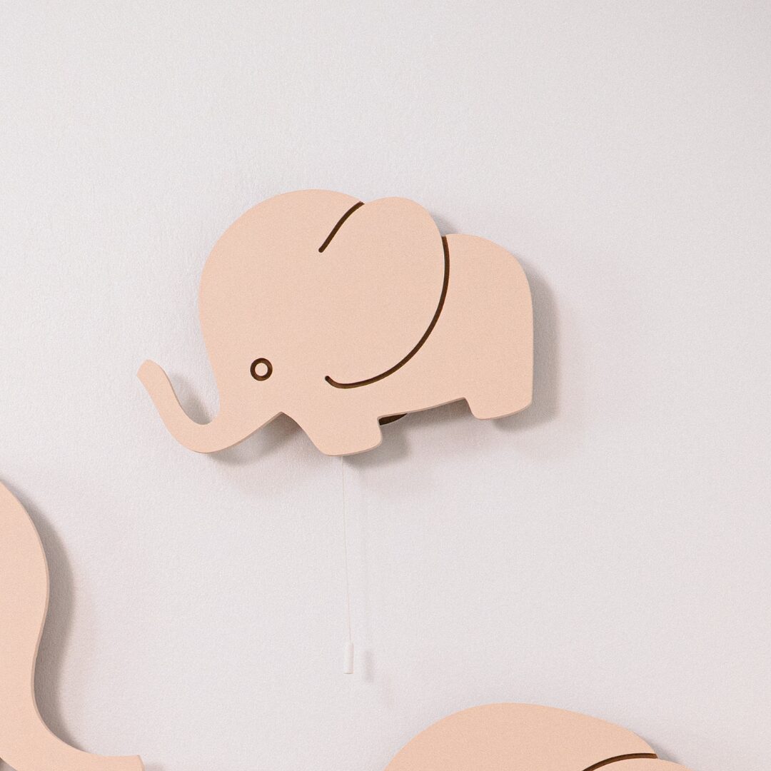 Cozy Collections Handbemalte LED-Wandleuchten mit Elefantenfamilie aus Holz | Mama, Papa, Baby