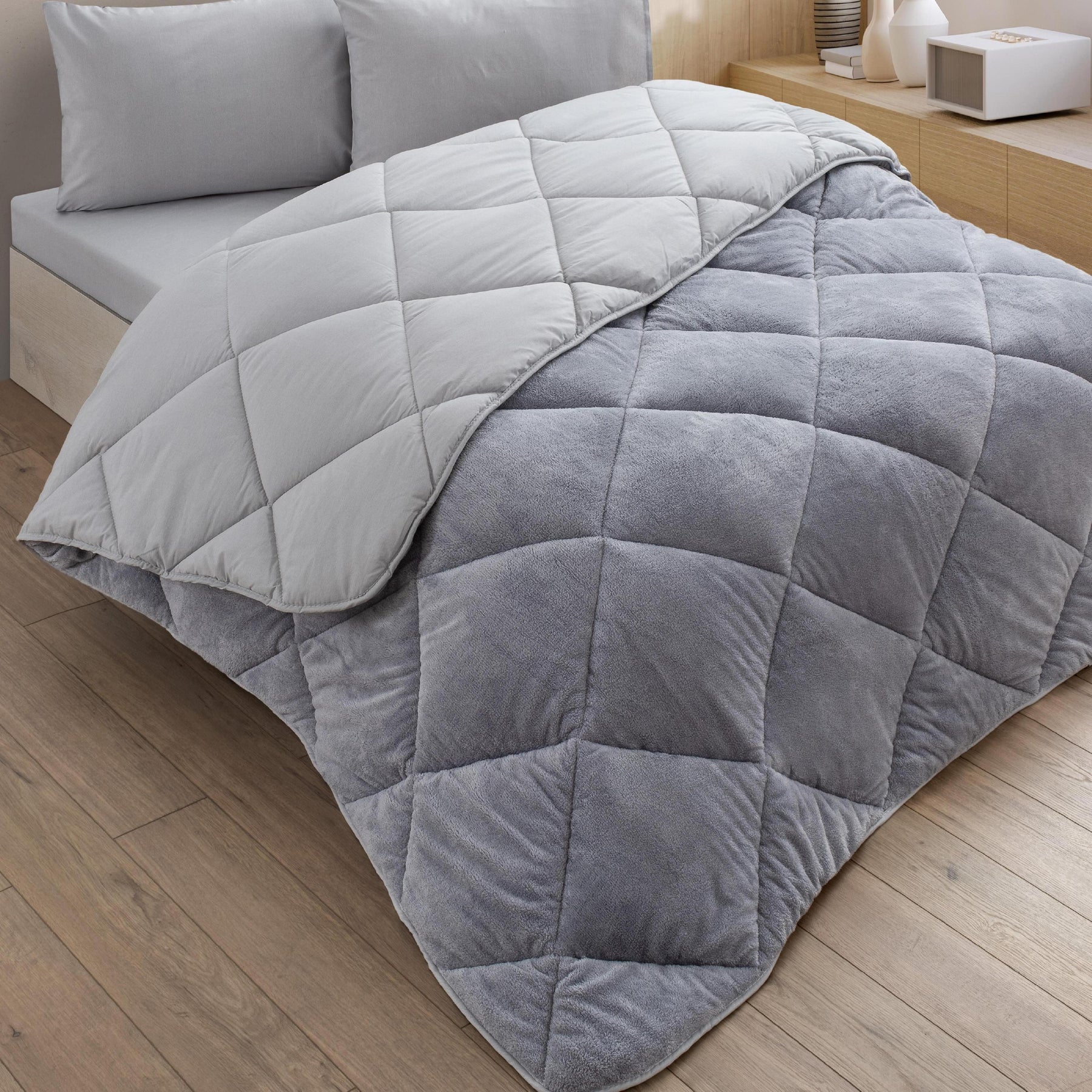 Wellsoft Bettdecke Grau 220x240 cm - Wendbare Ganzjahresdecke, Doppelseitiges Steppbett mit 300 g/m² Füllung, Weich & Pflegeleicht