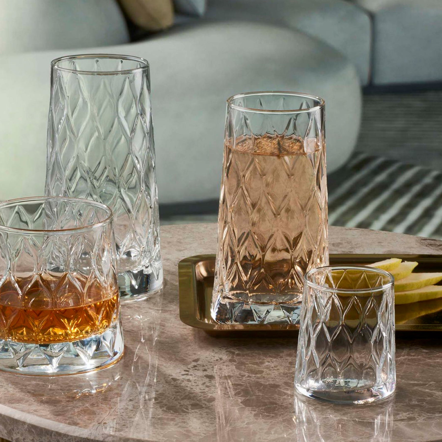 Pasabahce Leafy Gläser Set - 4 Longdrinkgläser + 4 Whiskyglas - Moment der Nutzung 